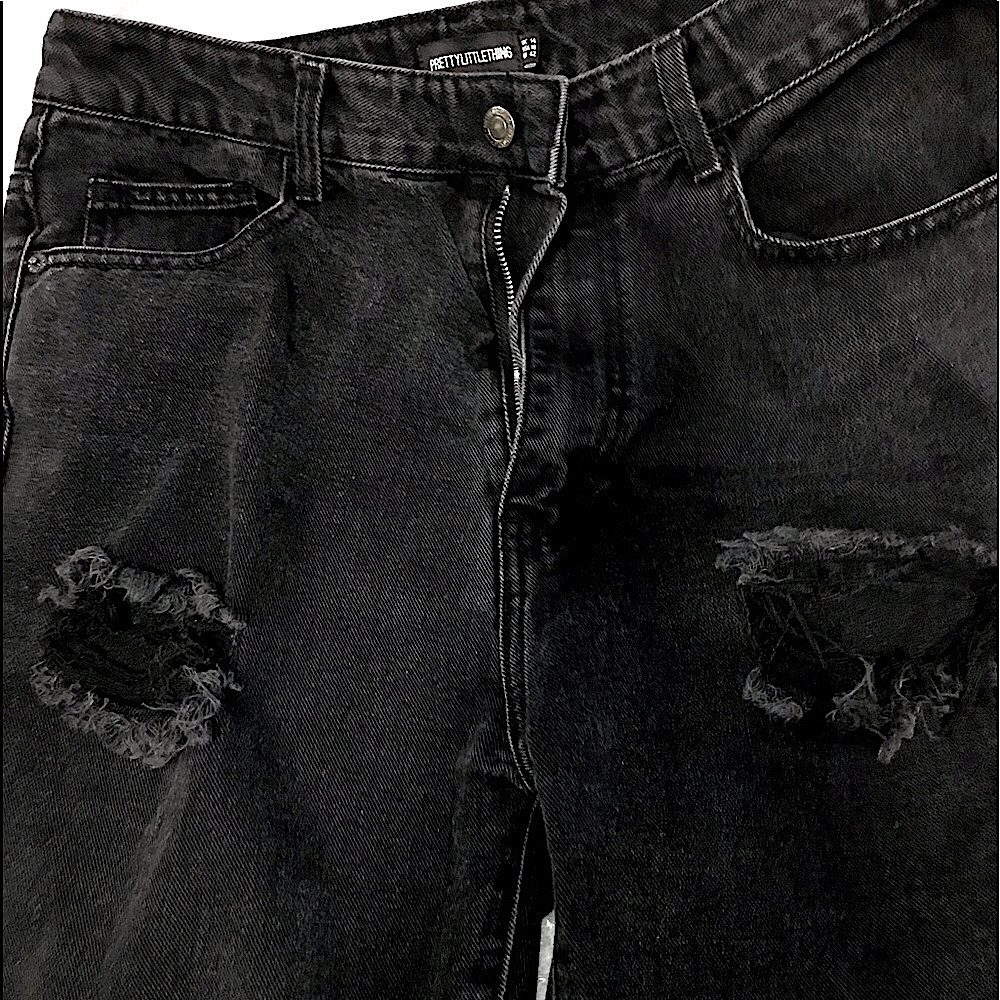 Washed Black PrettyLittleThing Jeans with three rips !